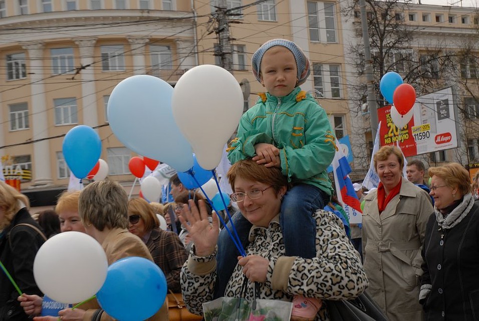 1 Мая мероприятия в Туле. Дождливый Первомай отмечаем дома. ПРООП Тула. Тула 2008 май.